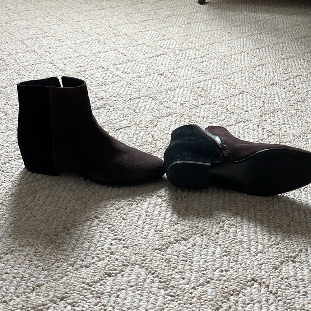 Black and brown suede Vaneli boots size 6.5 women’s. Great condition. - Picture 2 of 2